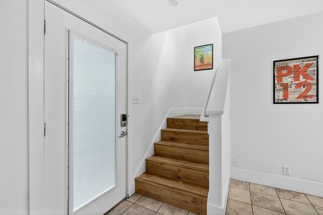 Building Photo - 215 Beauregard St