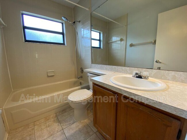 Building Photo - 277 Lakebreeze Cir