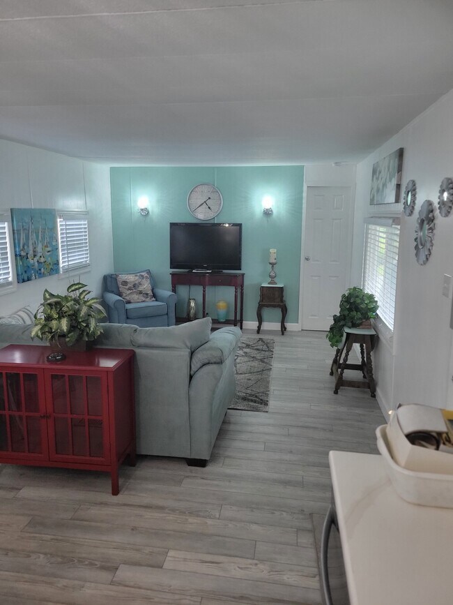 Building Photo - 6450 Floral Ct