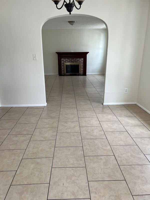 Building Photo - 2704 Spring Park Rd