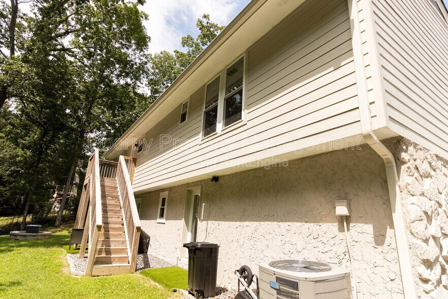 Building Photo - 1313 Timbercrest Ln