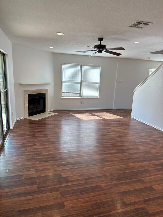 Building Photo - 2114 Cottontail Dr