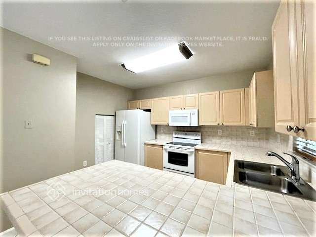 Building Photo - 14848 SW 9th Ln