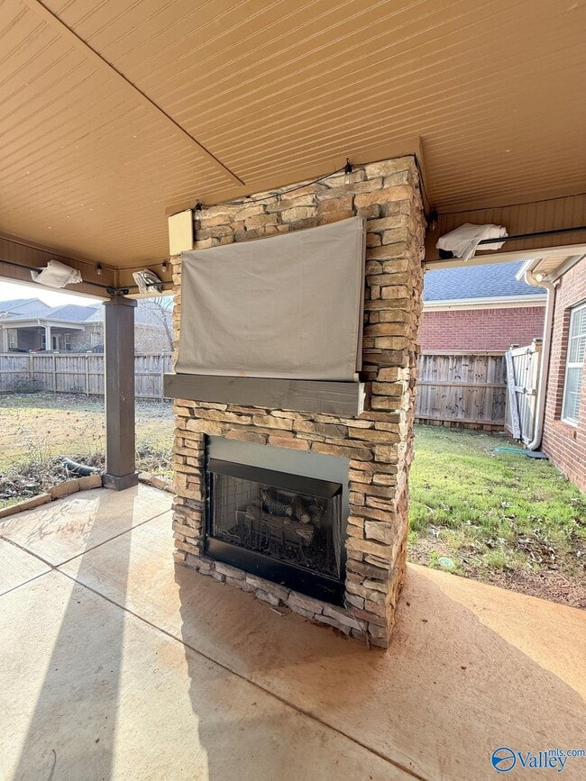 Building Photo - 118 Crystal Lake Dr