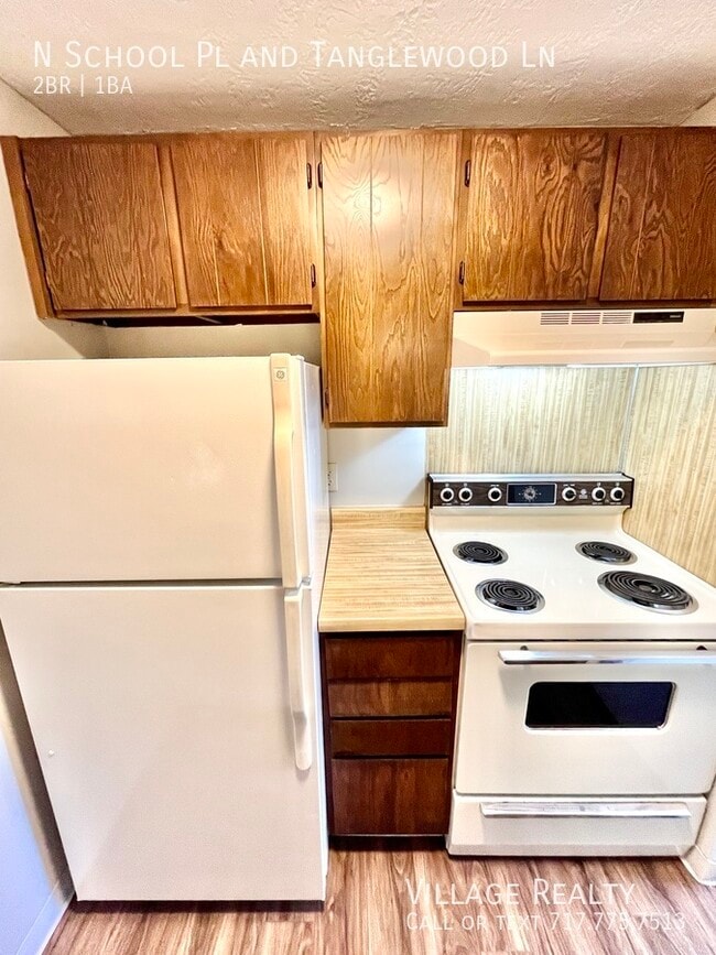 Building Photo - 343 N School Pl