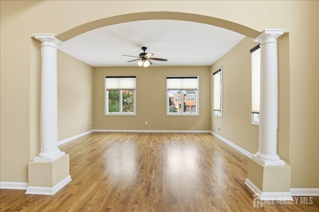 Building Photo - 86 Davinci Dr