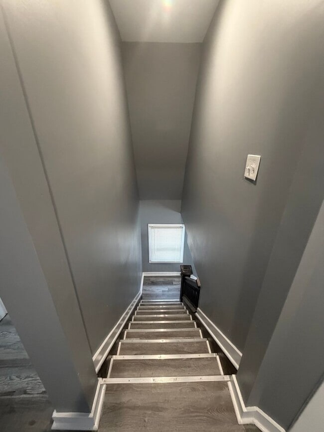 Building Photo - 3 Bedroom 1.5 bath bungalow near downtown