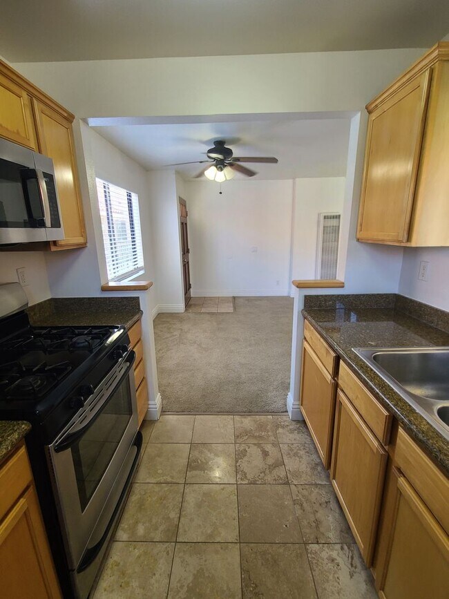 Building Photo - Spacious 2Bd Condo in Mira Mesa with Private Balcony & In-Unit Laundry!