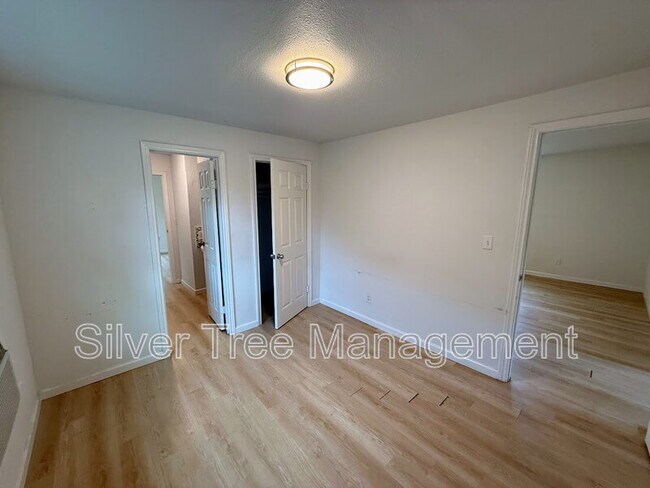 Building Photo - 506 W Parnell St