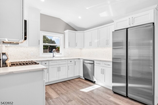 Building Photo - 715 Evans St