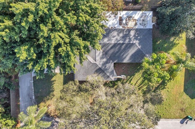 Building Photo - 1995 Meadow Dr