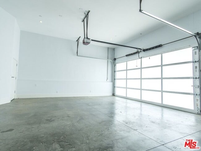 Building Photo - 200 Arno Way