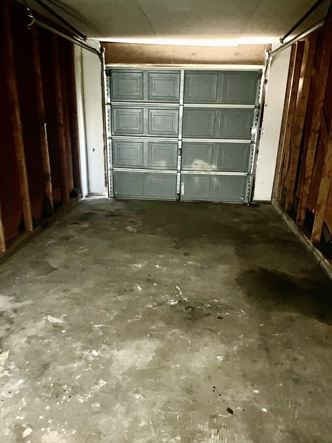 Building Photo - 909 NW Summercrest Blvd