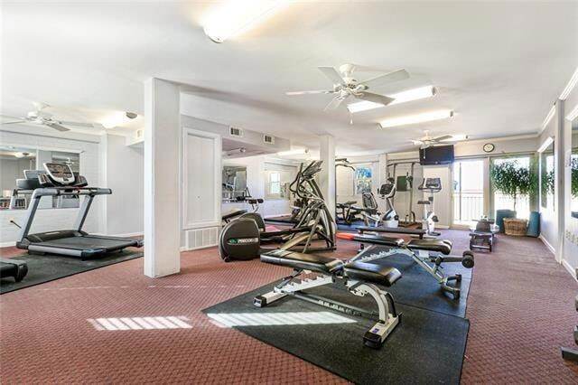 Building Photo - 3915 St Charles Ave