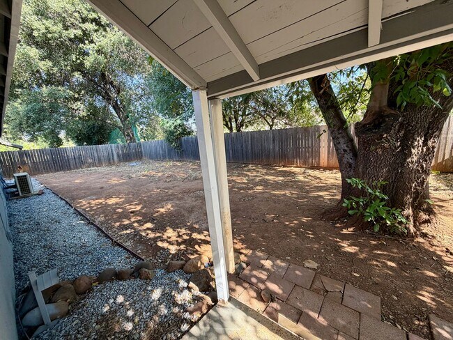 Building Photo - 930 De Moll Dr