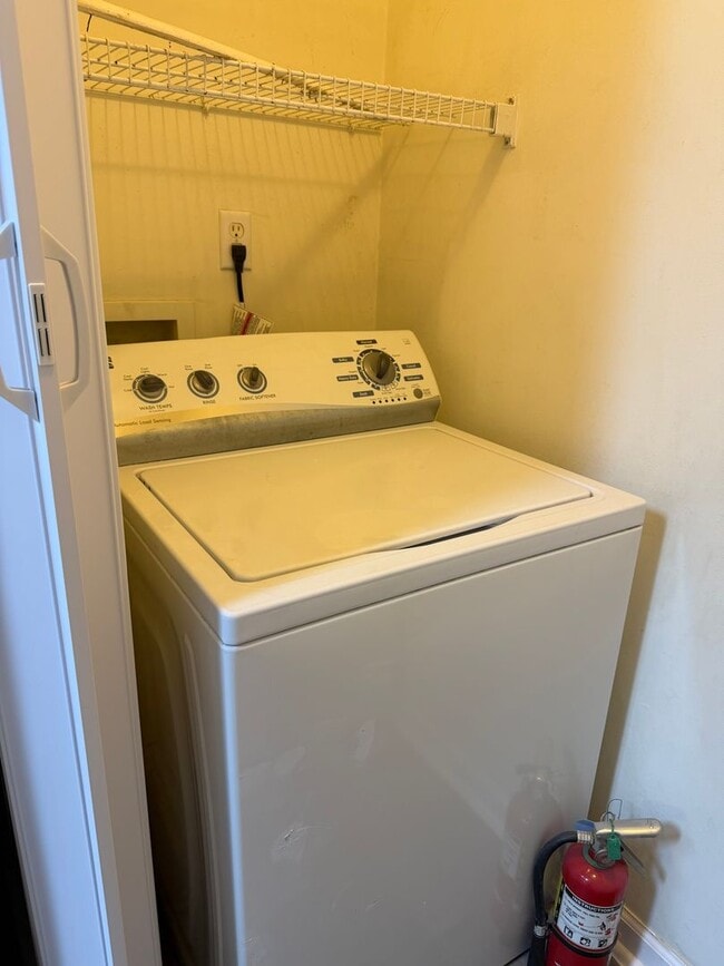 Building Photo - First Floor Condo - Estate at Westbury