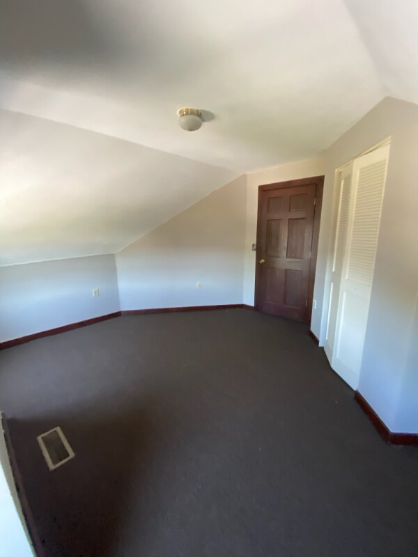 Building Photo - 2454 River Rd