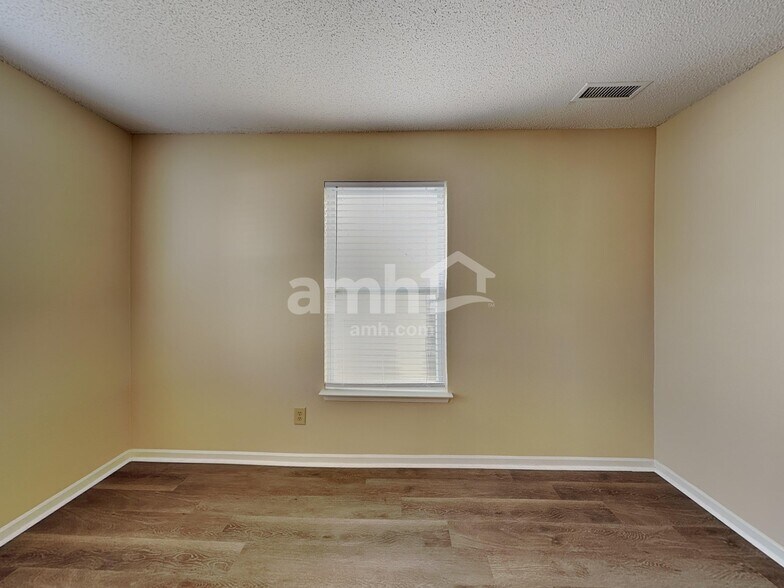 Building Photo - 1939 Dutch Elm Dr