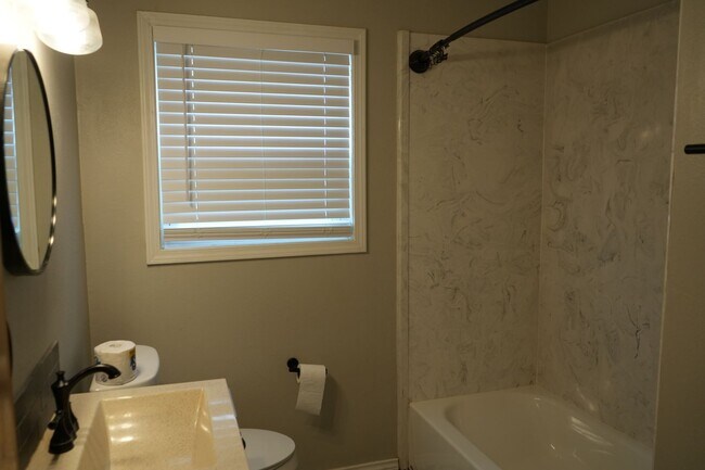 Building Photo - 3813 33rd St