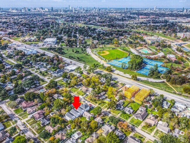 Building Photo - 4924 Winnetka St