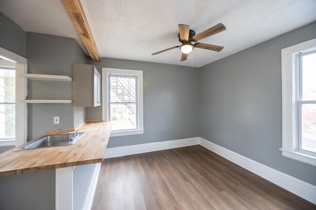 Building Photo - 2257 E 80th St