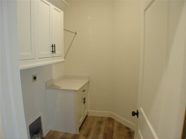 Building Photo - 1812 SW Edinburgh Ave