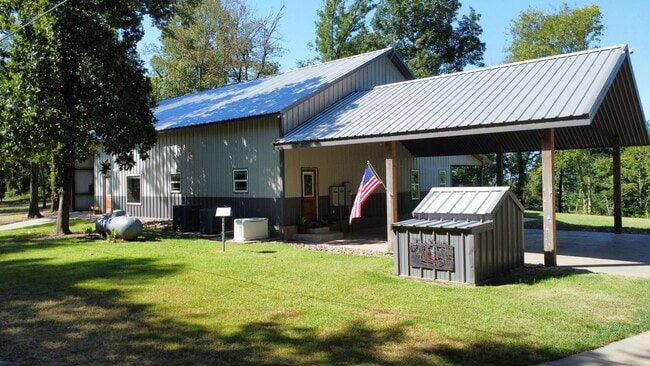 Building Photo - 1049 County Rd