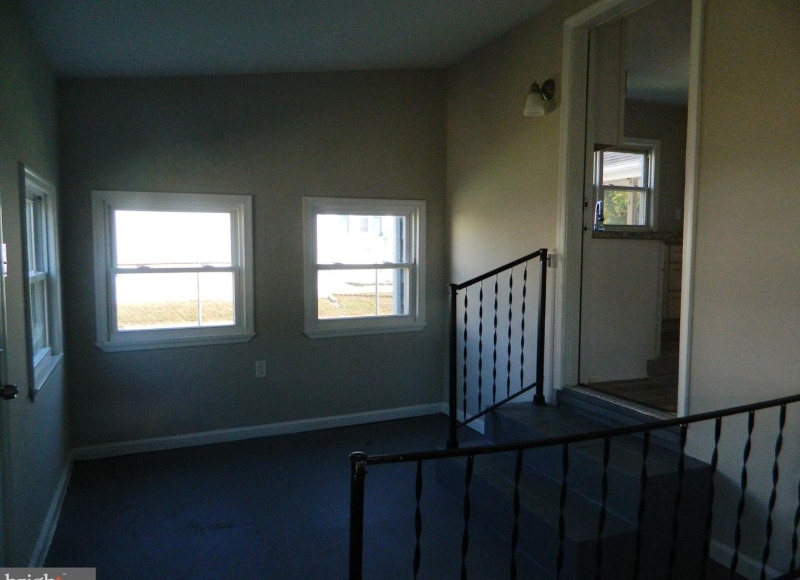 Building Photo - 719 E Division St