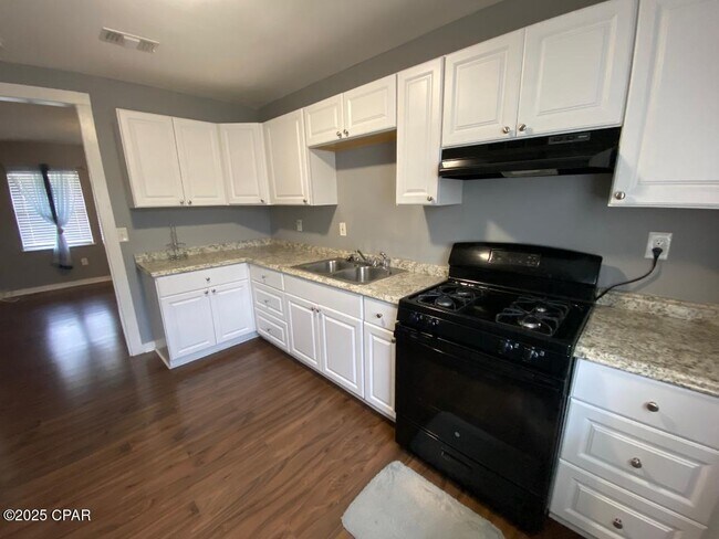 Building Photo - 707 Satsuma Ave