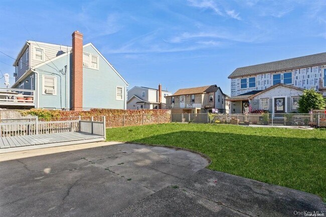 Building Photo - 250 New York Ave