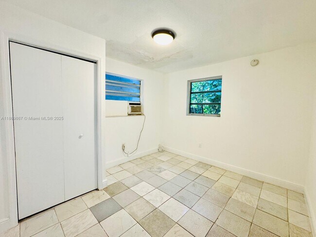Building Photo - 1060 NW 116th St