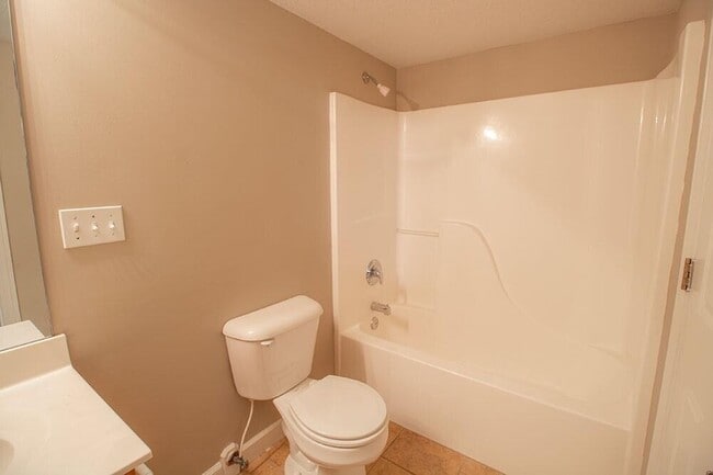 Building Photo - 1311 Raleigh Dr