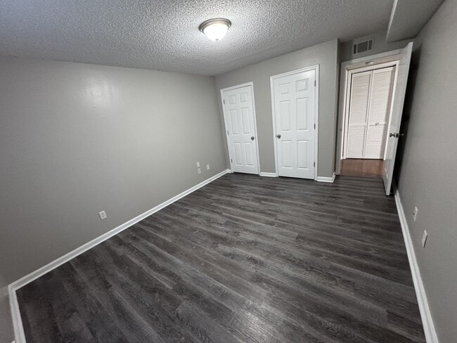 Building Photo - 1055 Baxter St