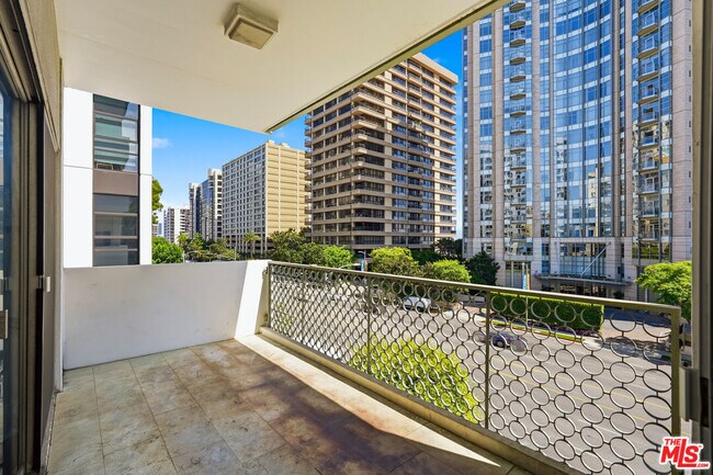Building Photo - 10787 Wilshire Blvd