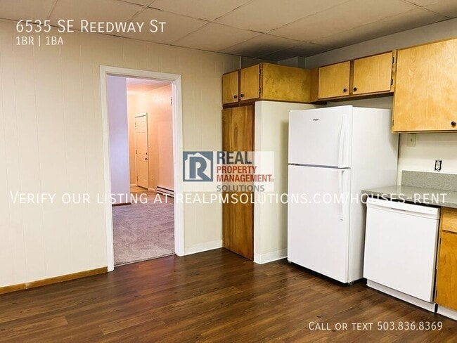 Building Photo - 6535 SE Reedway St