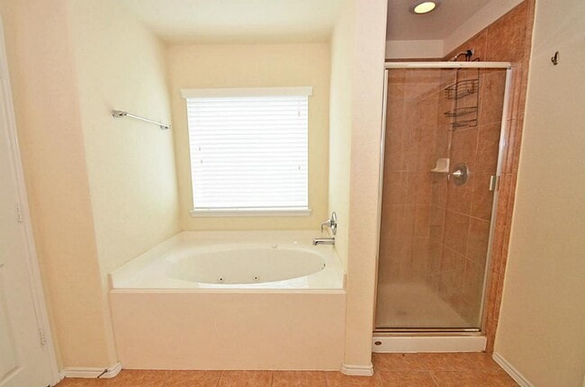 Building Photo - 5327 Stonegate Dr