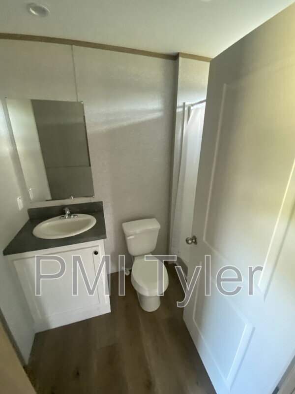 Building Photo - 123 Dogwood Dr