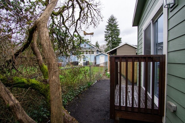 Building Photo - 1846 SE Harold St