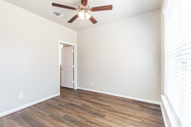 Building Photo - 131 Pk Pl Cir