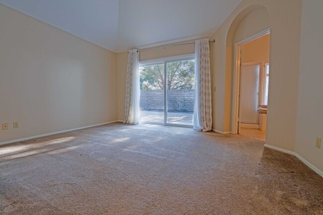 Building Photo - Charming Home for Now Leasing in Thousand Oaks!