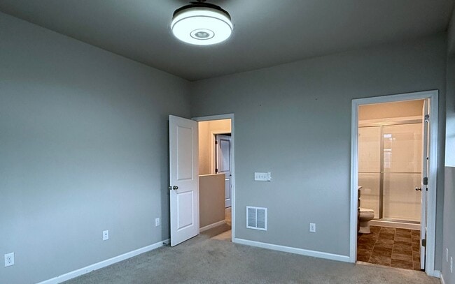 Building Photo - Wonderful End Unit 2 Bed/2.5 Bath Townhome...