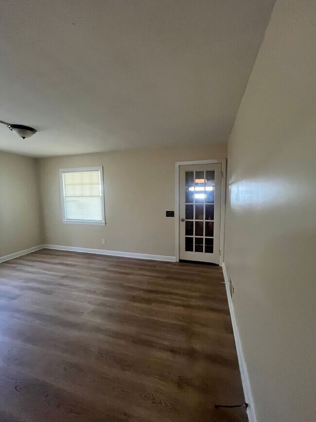 Building Photo - 3 Bedroom Home with In-Law Suite Available Near Rochester General