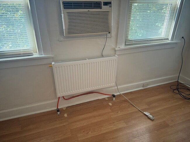 Building Photo - Updated Highland Park Townhome!