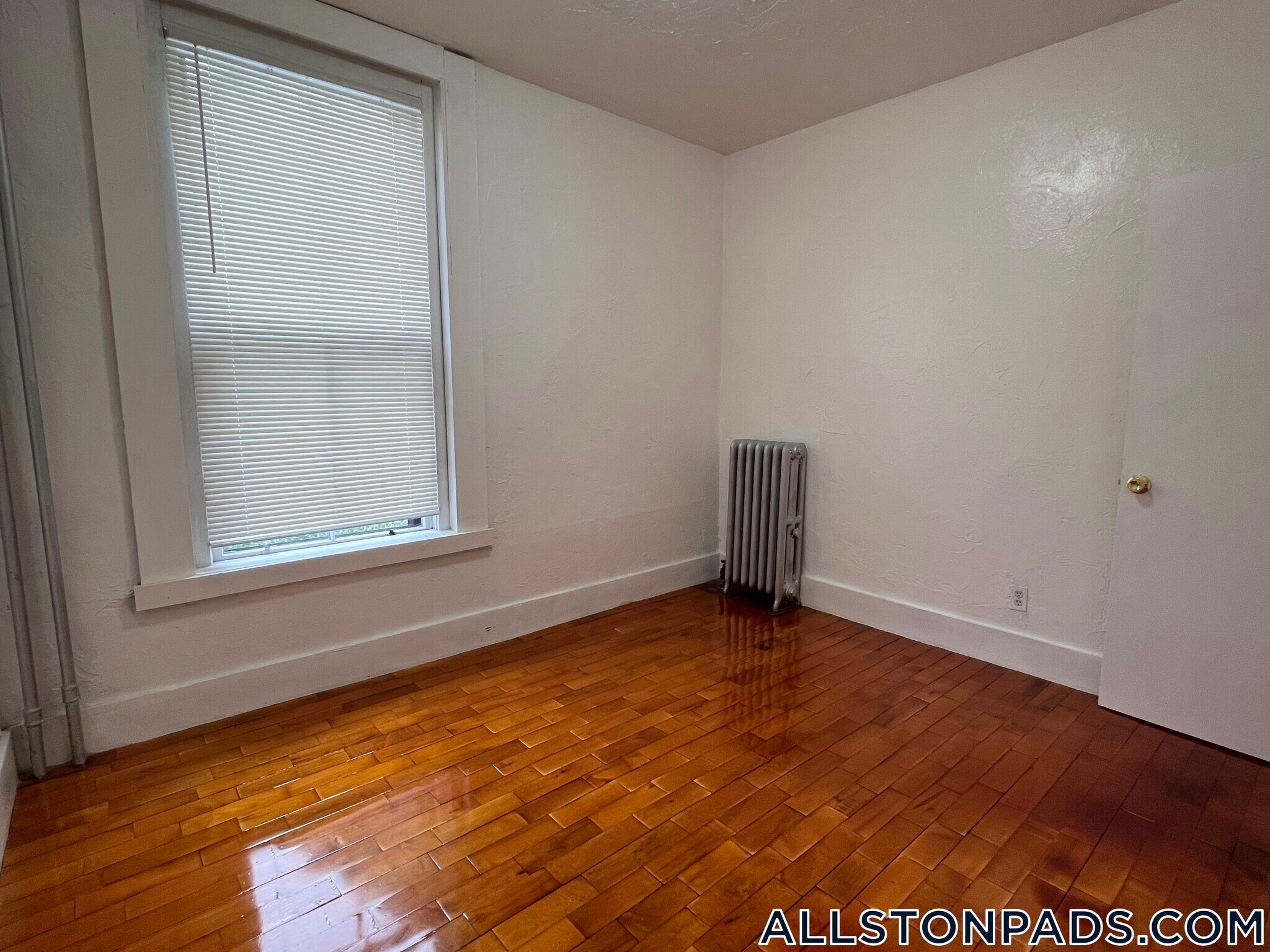 Building Photo - 4 Adella Pl