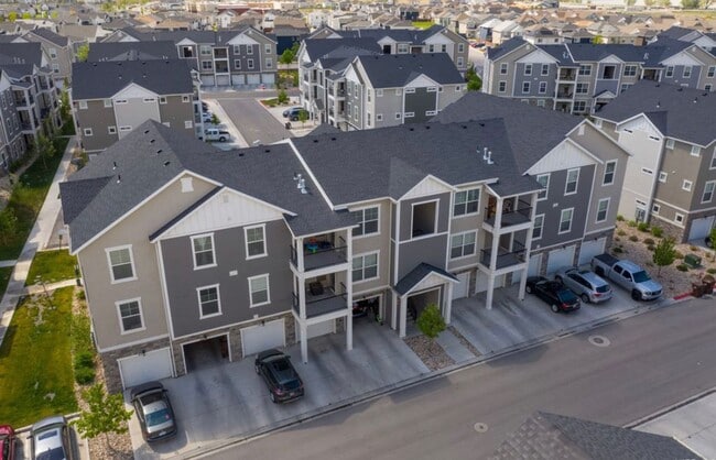 Building Photo - 3 Bedroom/2 Bathroom condo in Vineyard