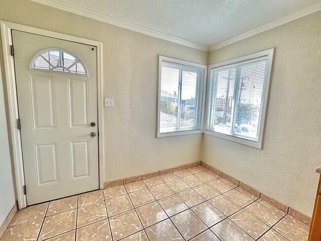 Building Photo - $1,950 - GORGEOUS TWO BEDROOM DUPLEX UNIT WITH GARAGE IN HAYWARD FOOTHILLS