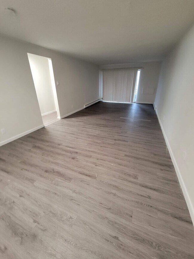 Interior Photo - 80 Hiawatha