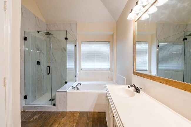 Building Photo - 241 Blue Hill Dr