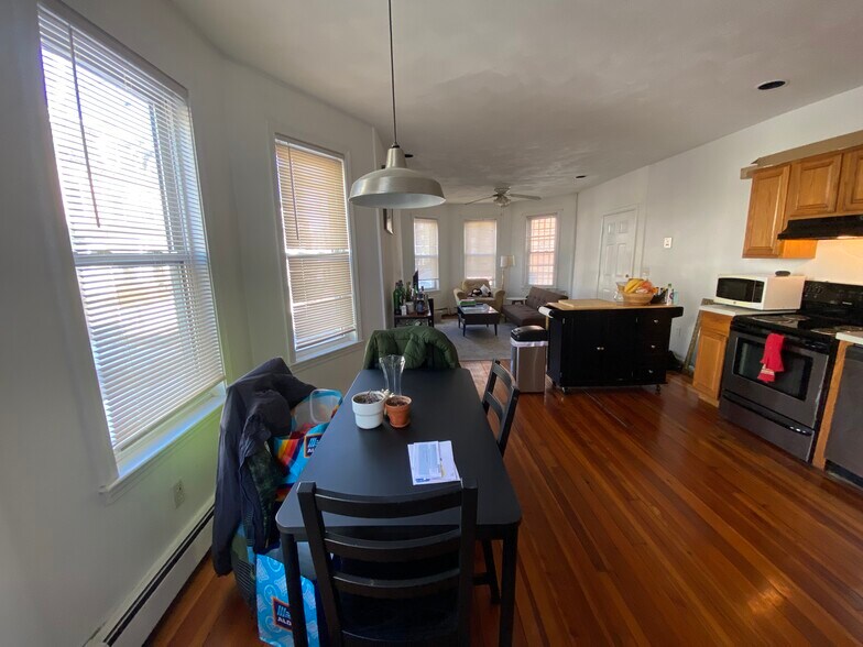 Building Photo - 58 Mansfield St