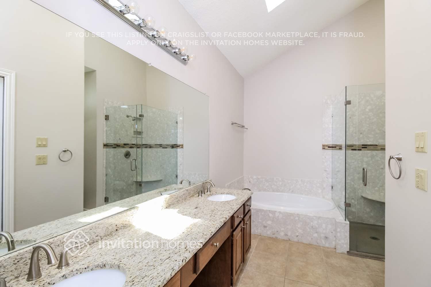 Building Photo - 18749 Vista Del Sol